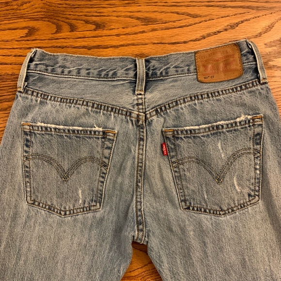 Levi’s mid-rise cropped distressed jeans - Picture 1 of 4